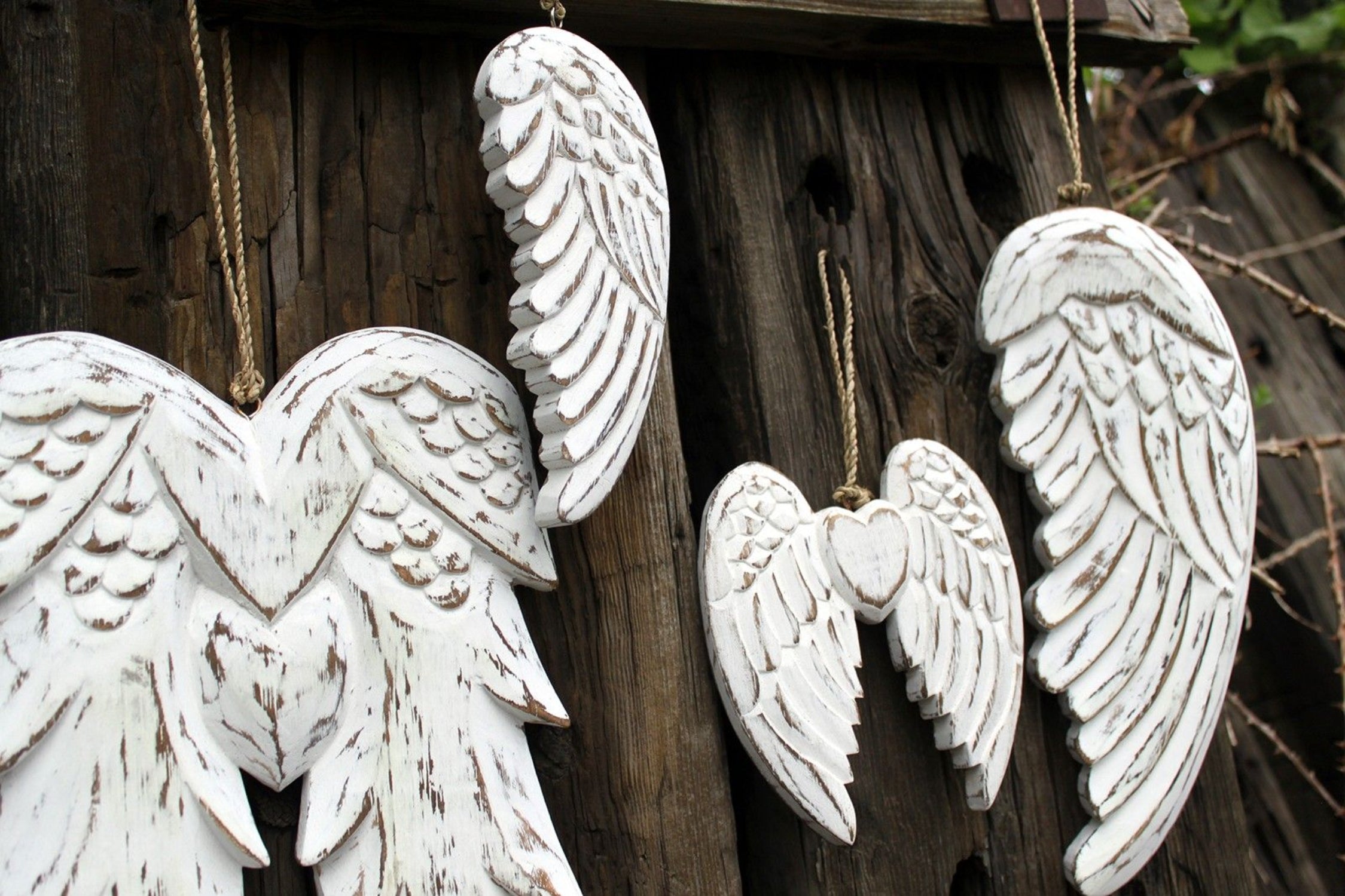 Hand-Carved Vintage Distressed Angel Wings in White-Washed Wood, Unique Wall or Shelf Decoration, Customizable Blackboard Back