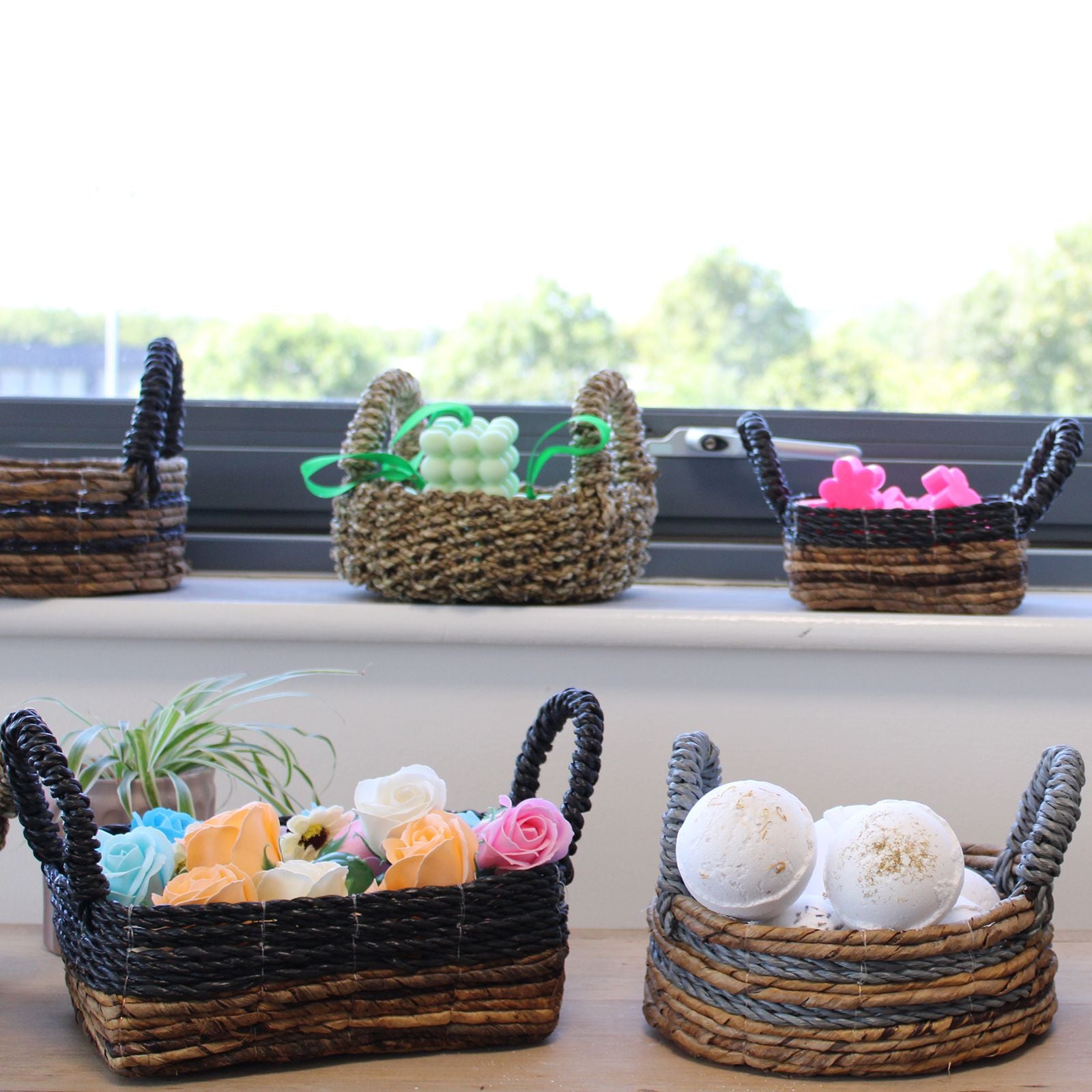 Set of 2 Banana Leaf & Hitam Raffia Basket