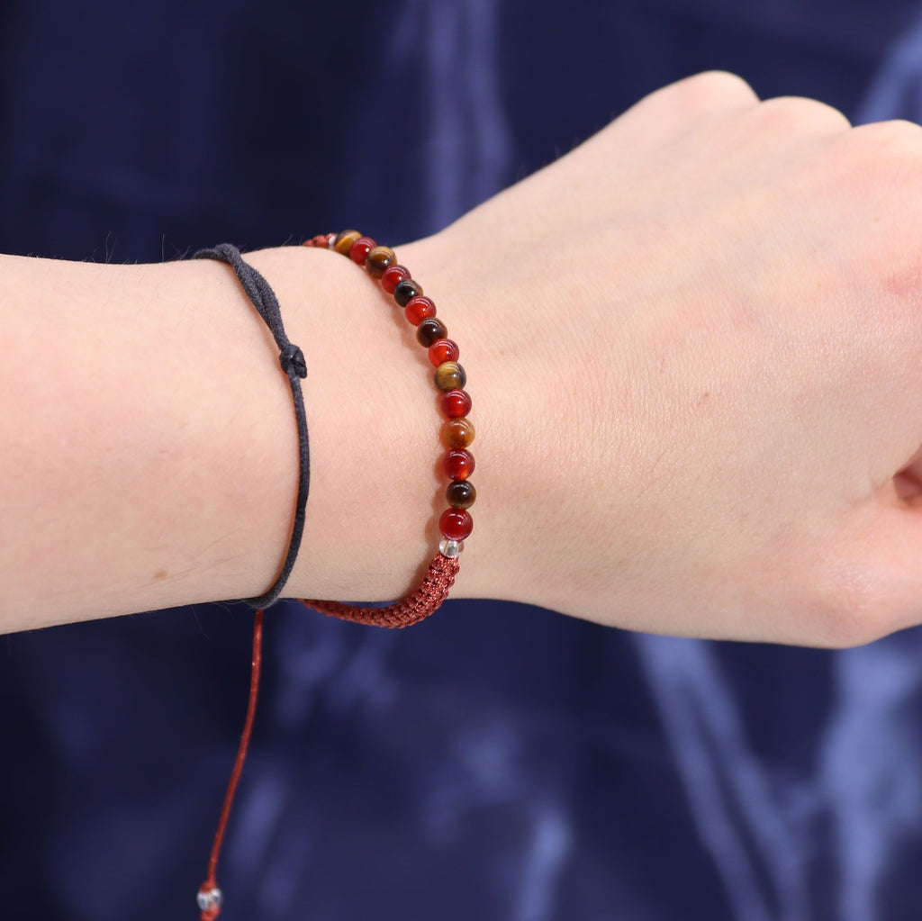 Leo Zodiac Crystal Candle with Tiger's Eye and Carnelian Gemstone Bracelet Giftset